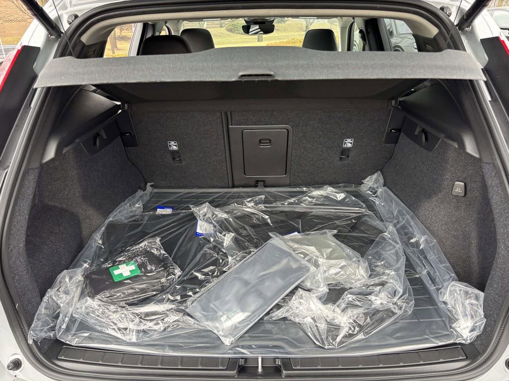New 2026 Volvo XC40 B5 Plus w/ Protection Package Premier image 9