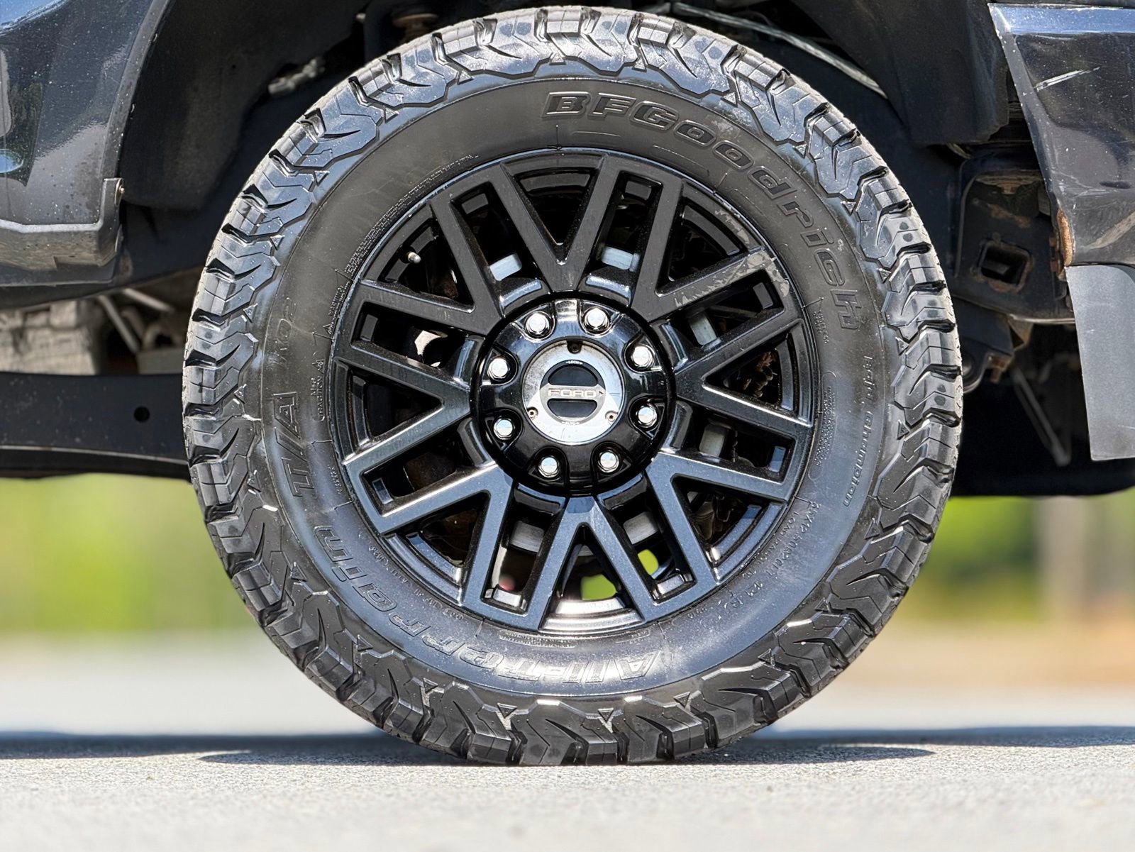 Used 2022 Ford F350 Lariat w/ Black Appearance Package AWD/4WD image 21