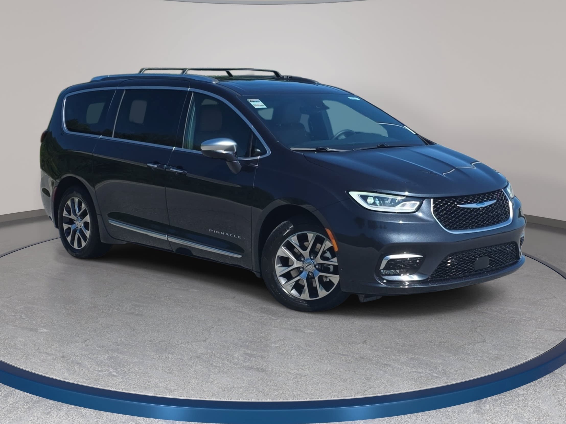 Used 2021 Chrysler Pacifica Pinnacle FWD image 3