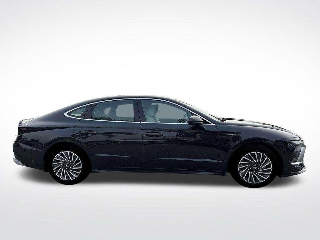 New 2026 Hyundai Sonata Limited FWD image 9