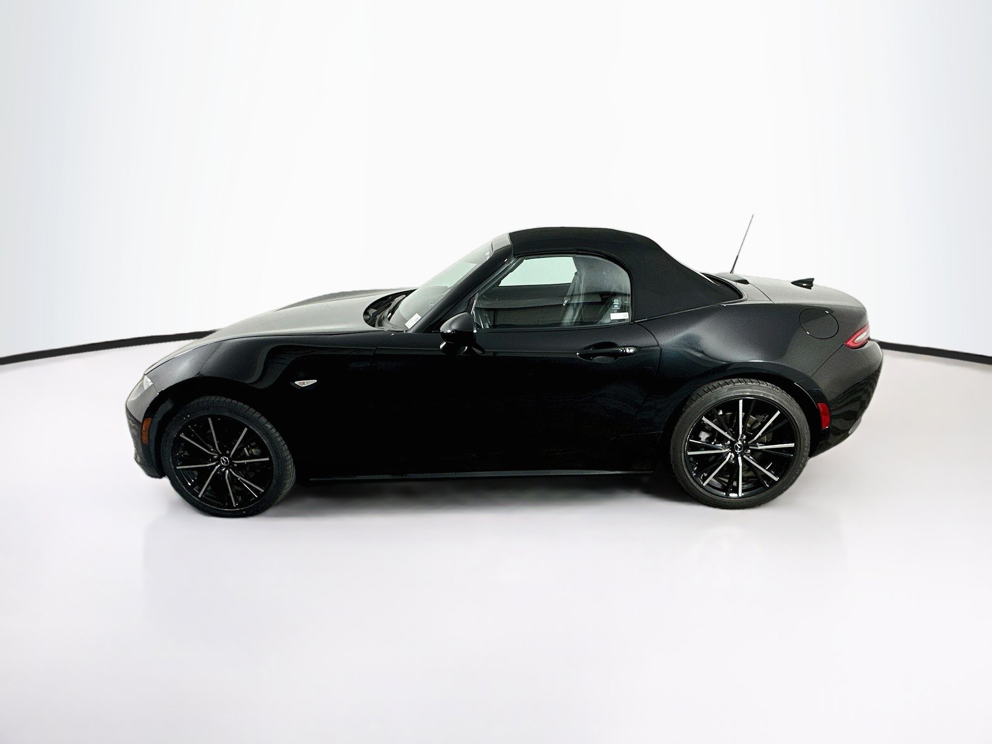 Used 2024 MAZDA MX-5 Miata Grand Touring RWD image 4