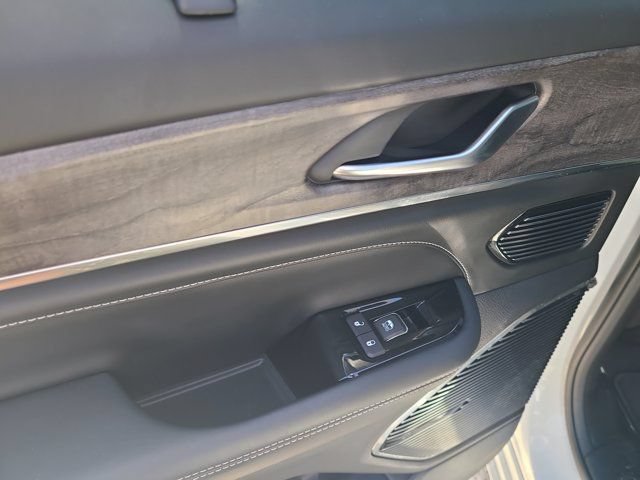 Used 2022 Jeep Grand Cherokee Overland w/ Luxury Tech Group IV RWD image 11