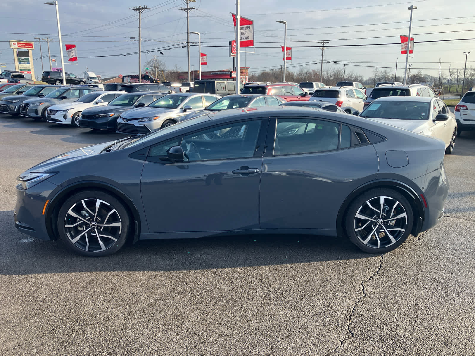 Used 2025 Toyota Prius Plug-In Hybrid w/ Limited Premium Package image 4