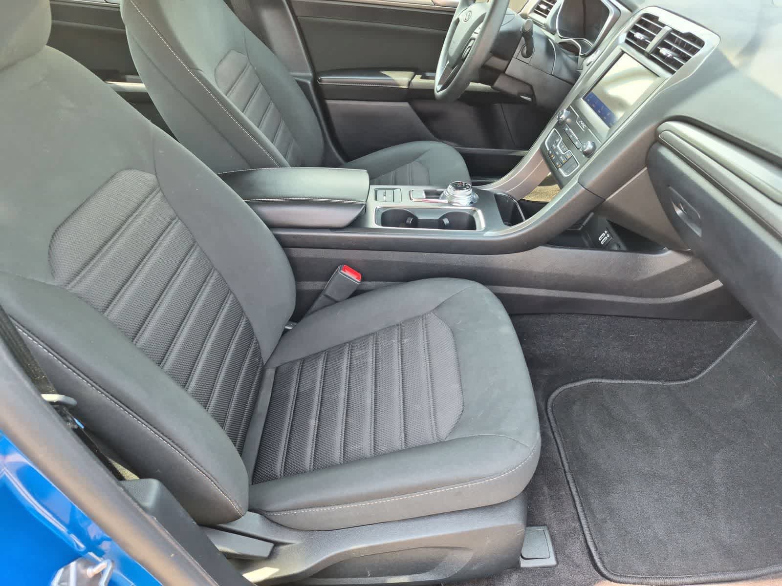 Used 2020 Ford Fusion SE FWD image 21