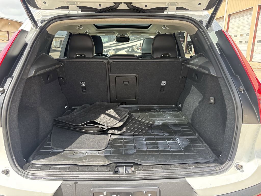 Used 2023 Volvo XC40 B5 Plus w/ Driver Assist Package image 28
