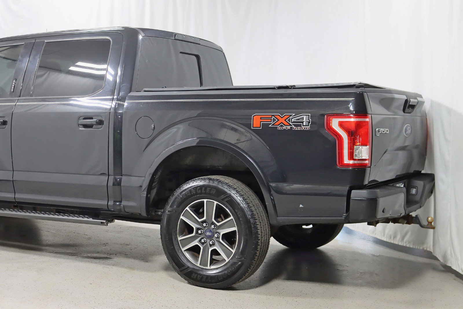 Used 2015 Ford F150 XLT w/ Equipment Group 302A Luxury AWD/4WD image 11