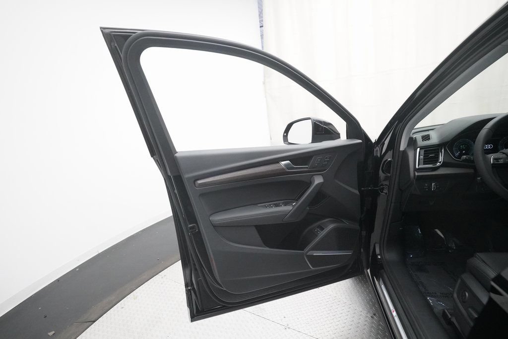 New 2025 Audi Q5 e Premium Plus AWD/4WD image 29