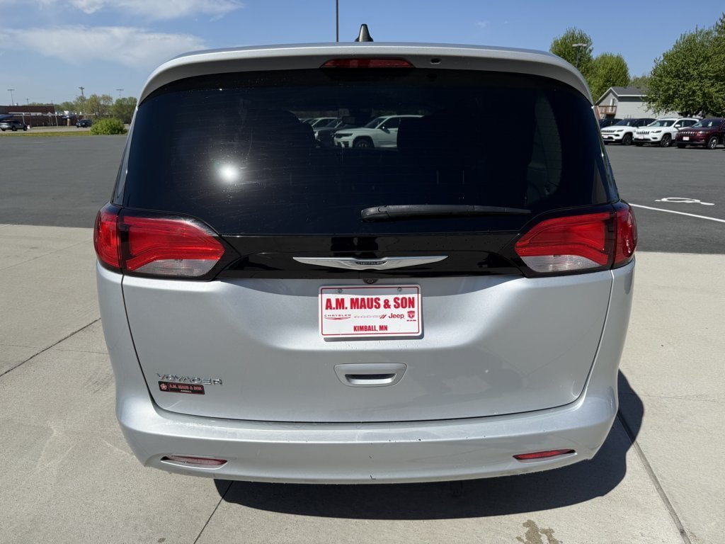 Used 2023 Chrysler Voyager LX FWD image 7