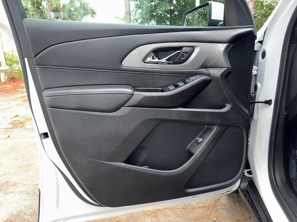 Used 2023 Chevrolet Traverse LT FWD image 20