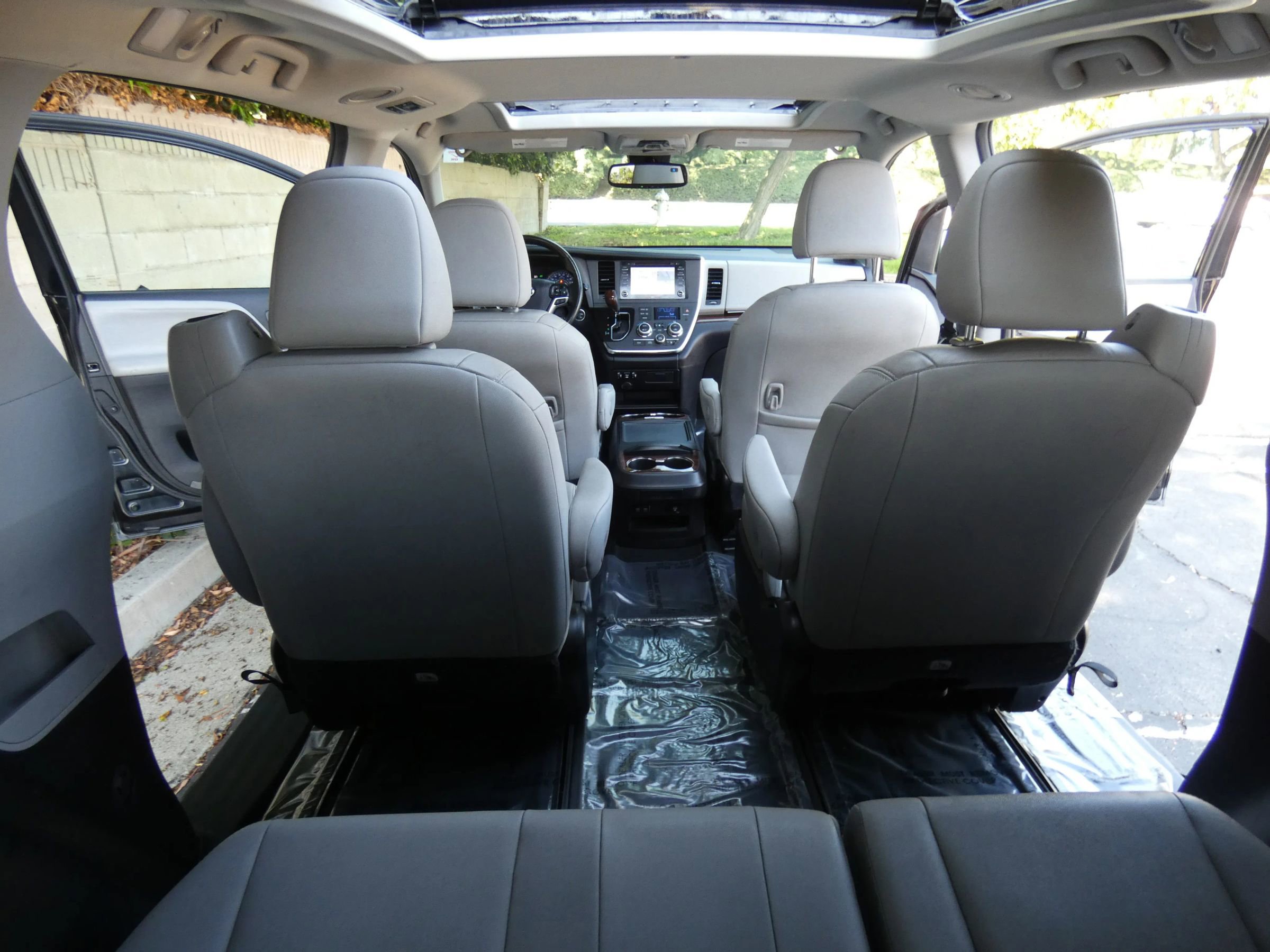 Used 2018 Toyota Sienna Limited image 47