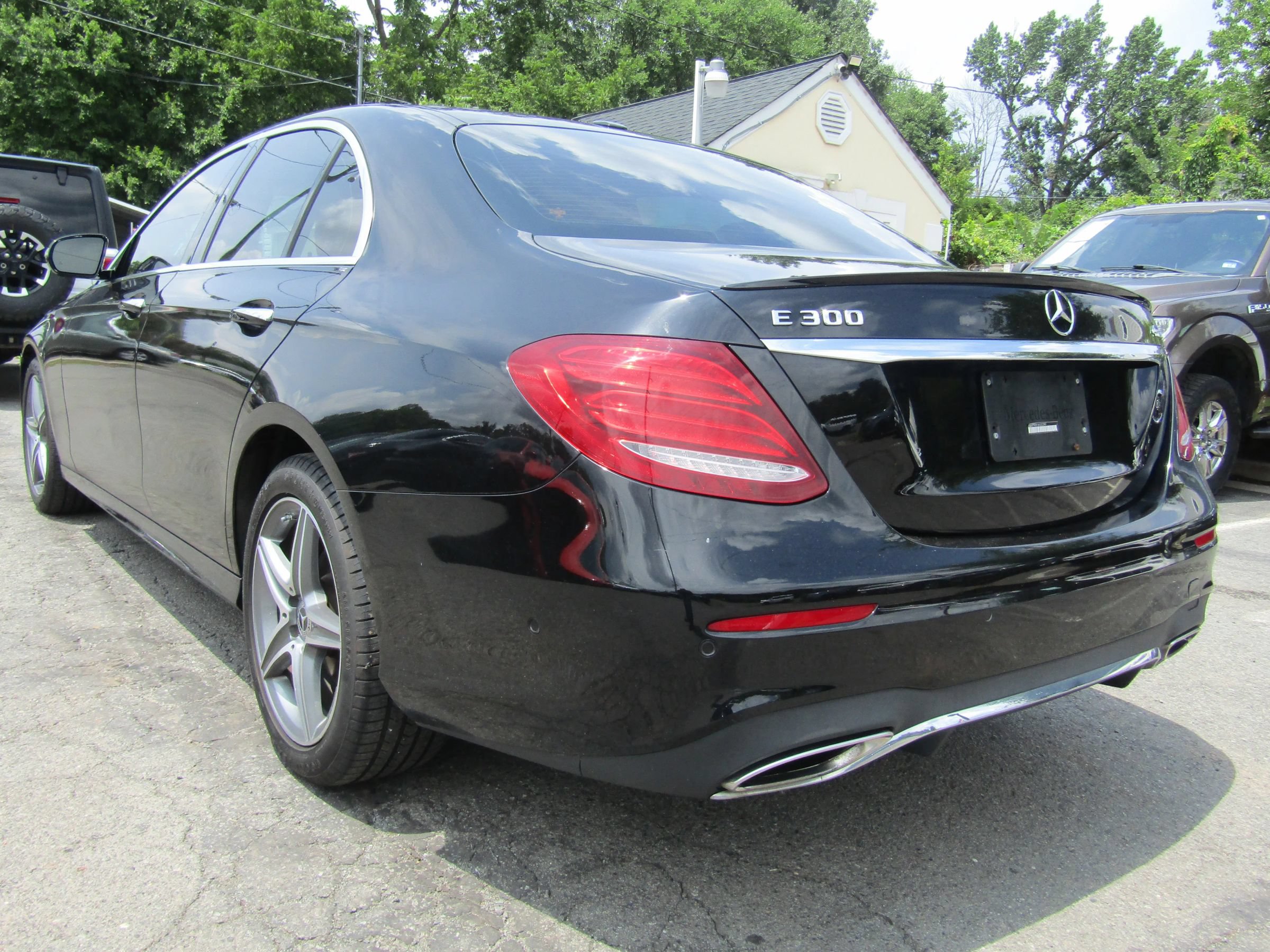 Used 2018 Mercedes-Benz E 300 4MATIC w/ Premium 1 Package image 5