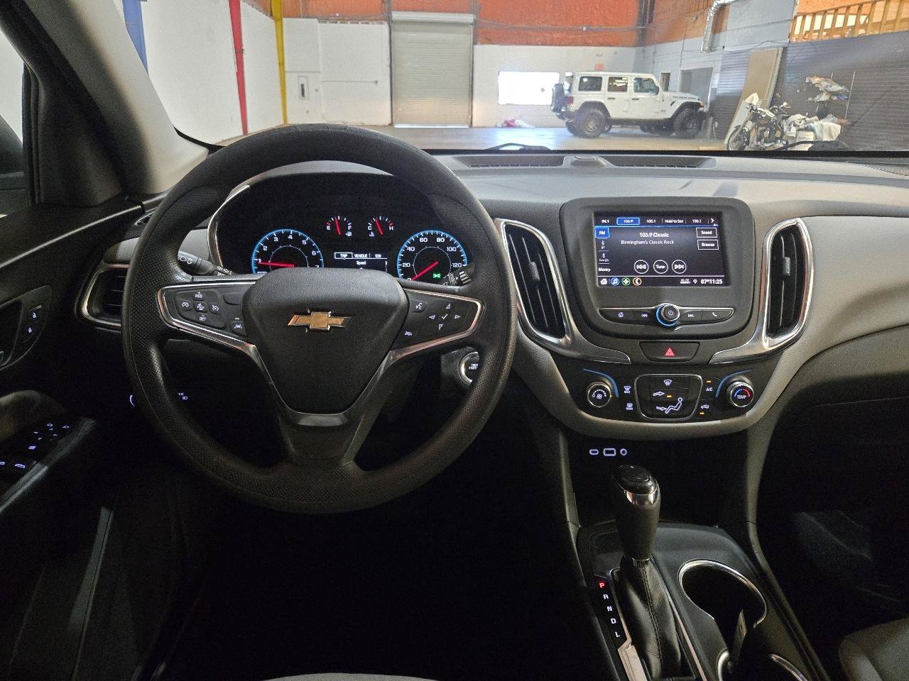Used 2021 Chevrolet Equinox LS w/ LS Convenience Package FWD image 6