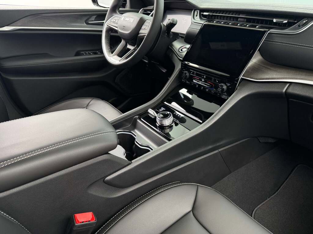 New 2025 Jeep Grand Cherokee L Limited image 25