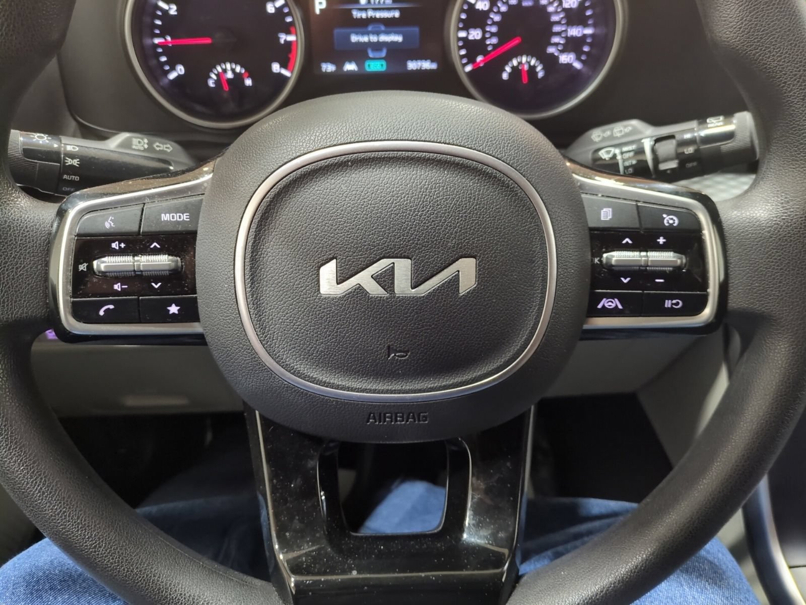 Certified 2024 Kia Carnival LX FWD image 21