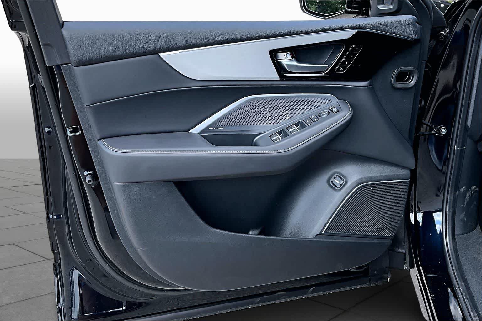 Certified 2026 Acura MDX w/ Technology Package FWD image 10