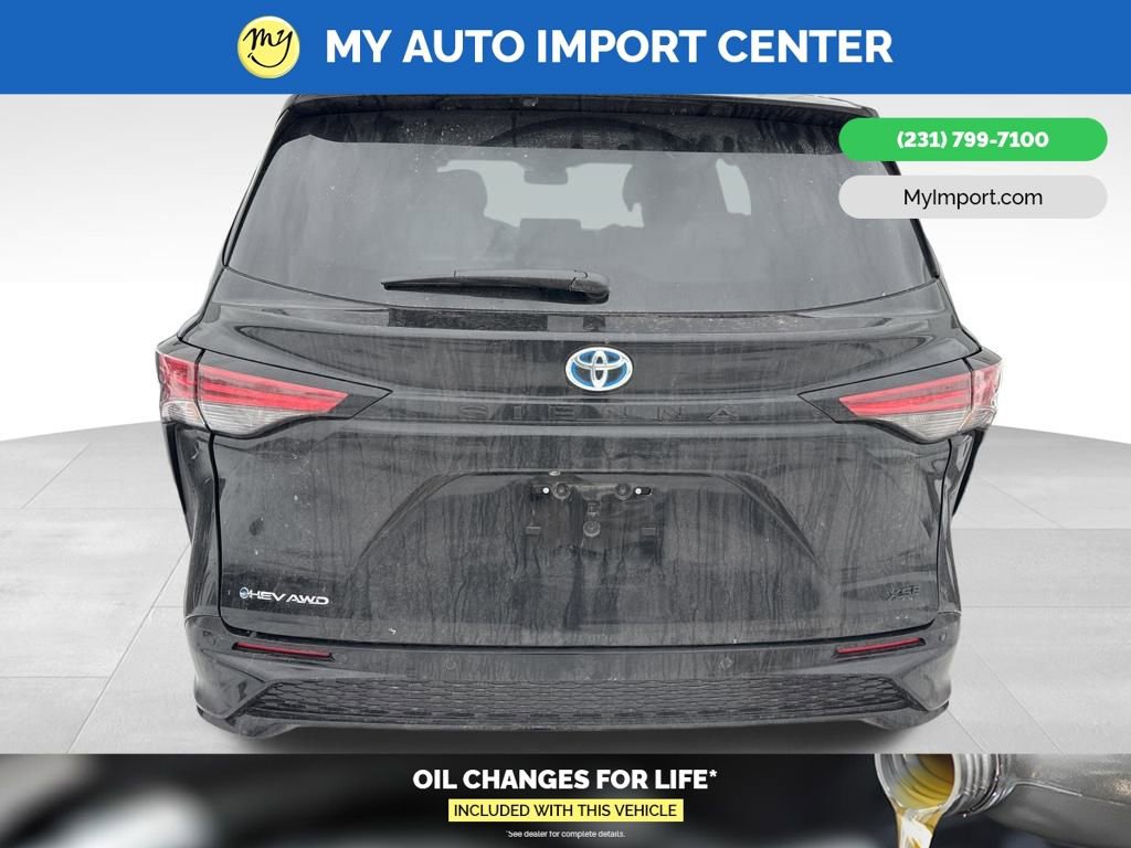 Used 2025 Toyota Sienna XSE image 4