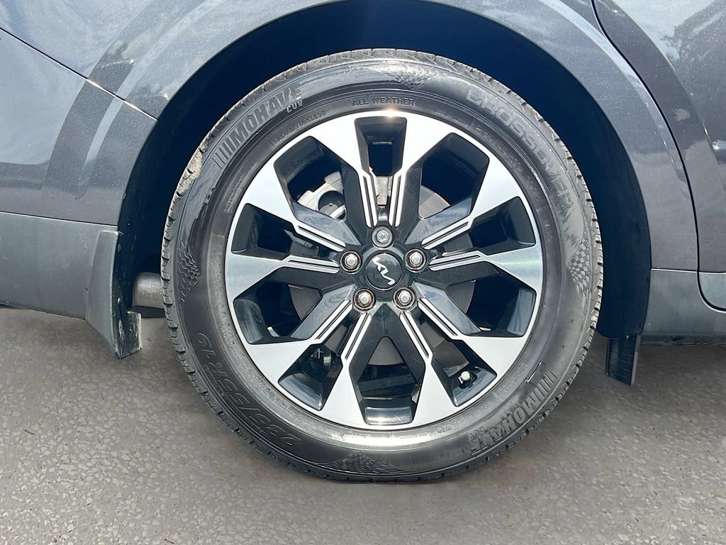 Used 2024 Kia Carnival EX FWD image 31