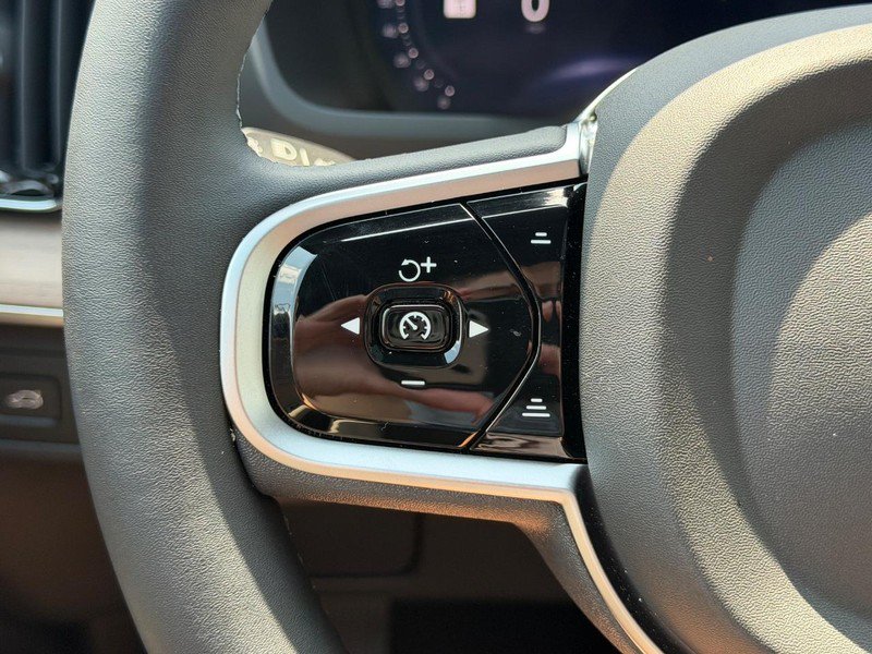 Certified 2025 Volvo XC90 B5 Plus AWD/4WD image 17