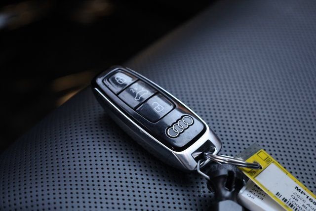 Used 2020 Audi Q8 Prestige w/ Prestige Package image 27