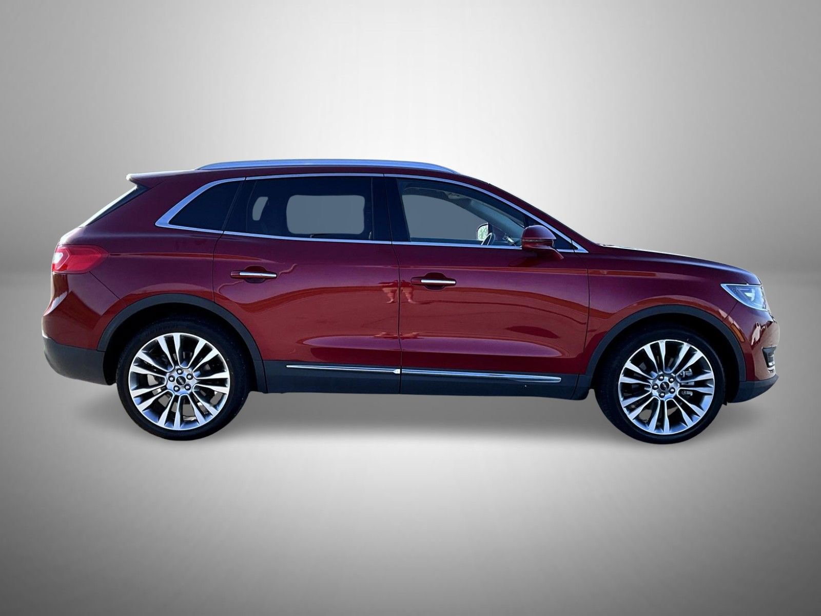 Used 2017 Lincoln MKX Reserve w/ Driver Assistance Package AWD/4WD image 4