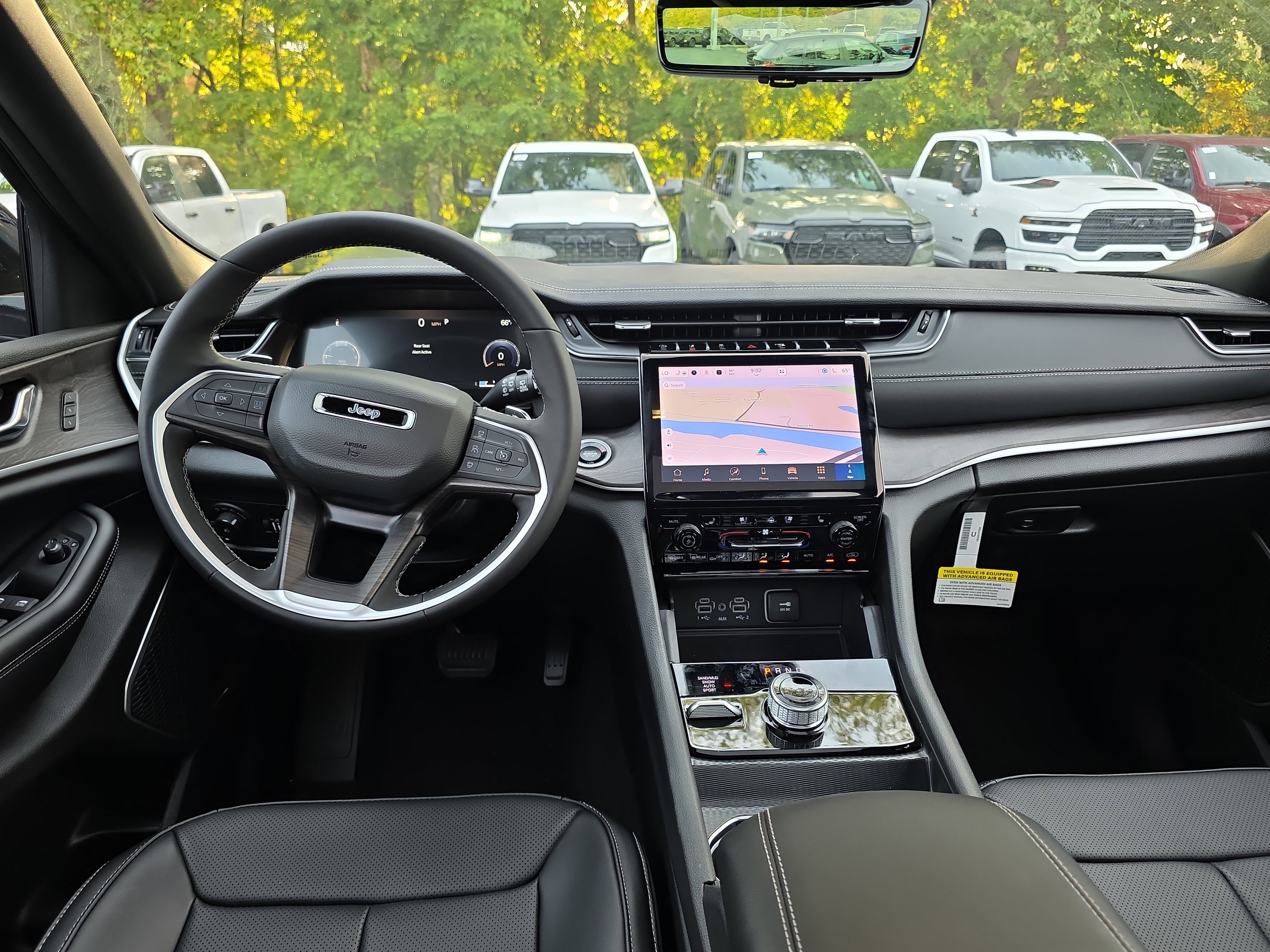 New 2025 Jeep Grand Cherokee Limited w/ Luxury Tech Group II image 15