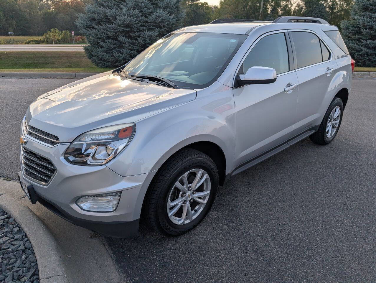 Used 2017 Chevrolet Equinox LT w/ Convenience Package image 5