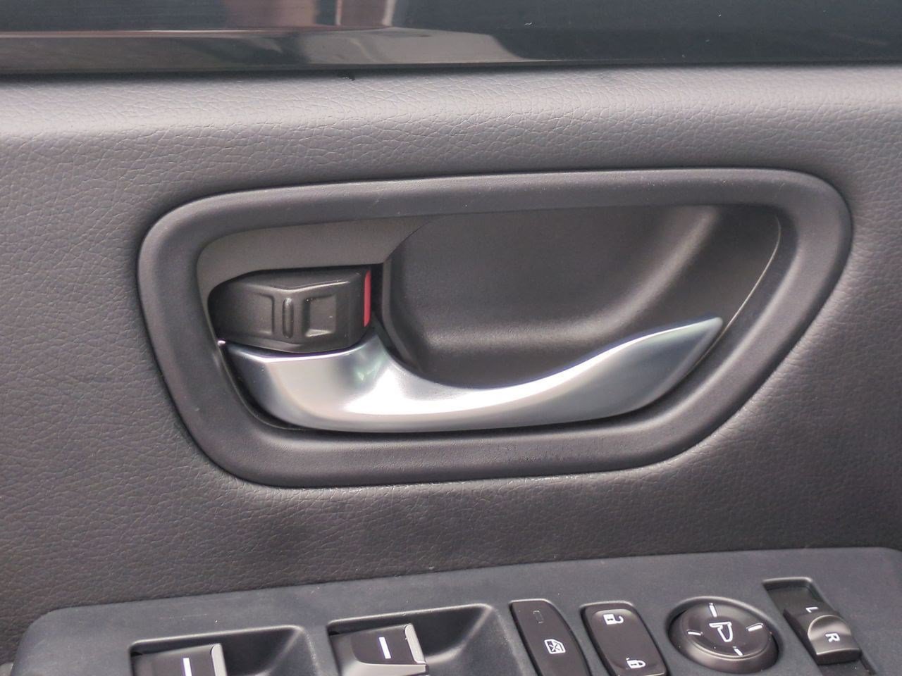 Used 2025 Honda Pilot Sport image 14