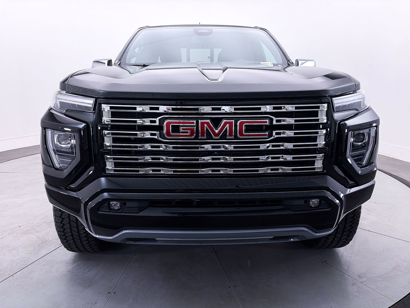 Used 2024 GMC Canyon Denali w/ LPO, Denali Black Edition AWD/4WD image 13