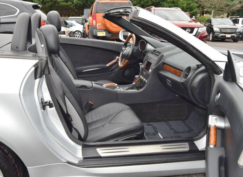 Used 2011 Mercedes-Benz SLK 350 image 27