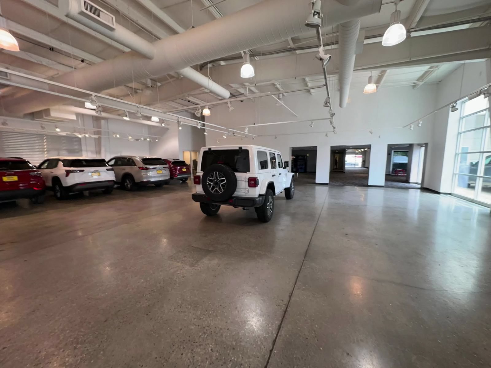 Used 2025 Jeep Wrangler Unlimited Sahara AWD/4WD image 16