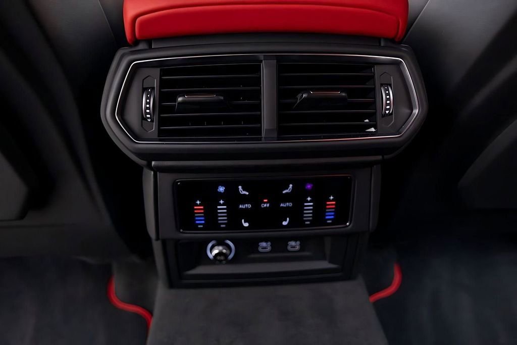 Used 2022 Lamborghini Urus image 32