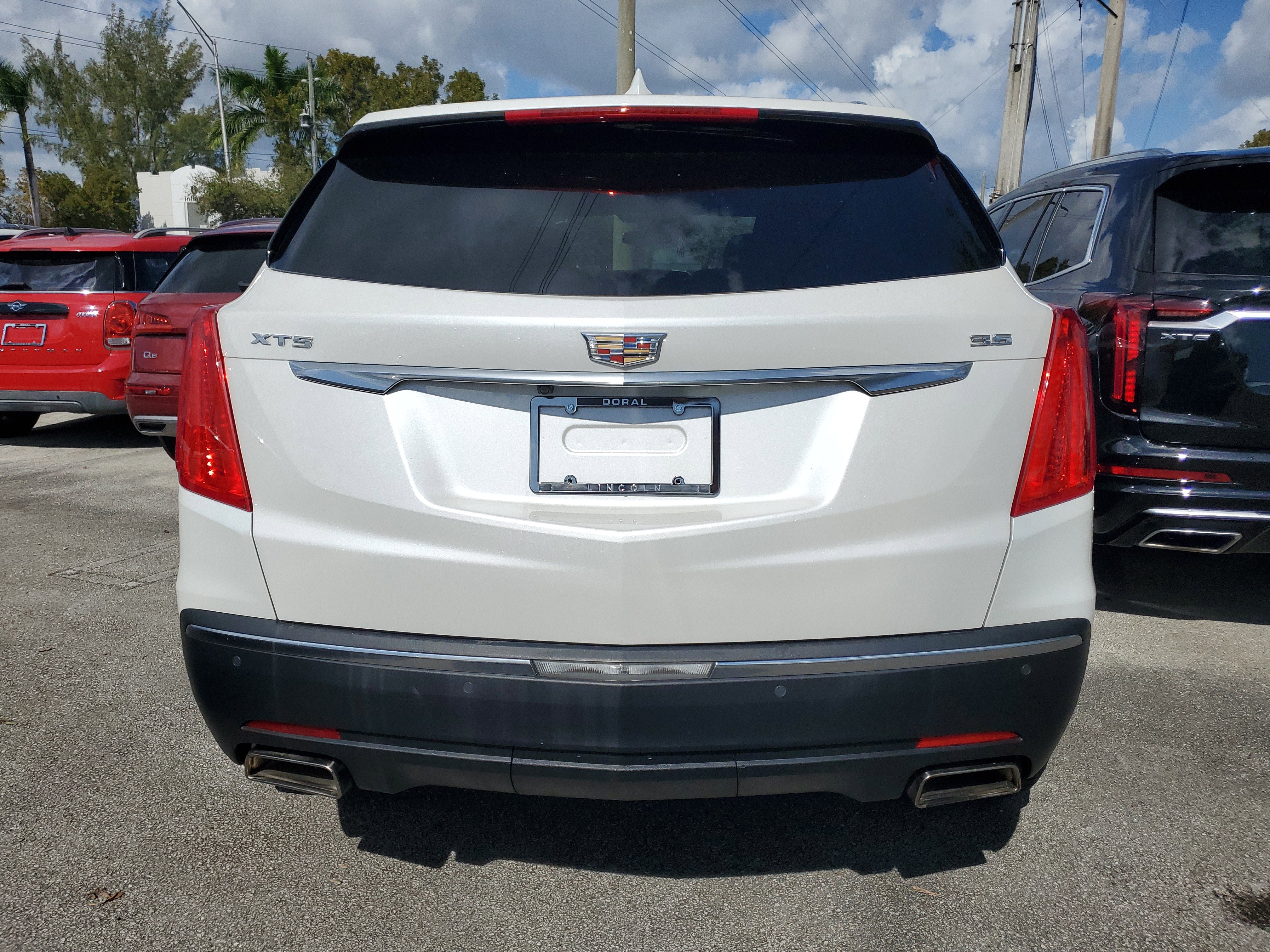 Used 2017 Cadillac XT5 Premium Luxury w/ LPO, Wheel Lock Package image 4