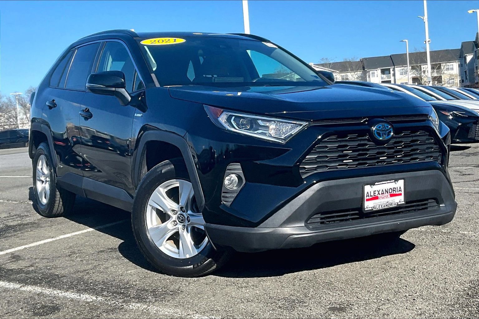 Used 2021 Toyota RAV4 XLE w/ Convenience Package image 2