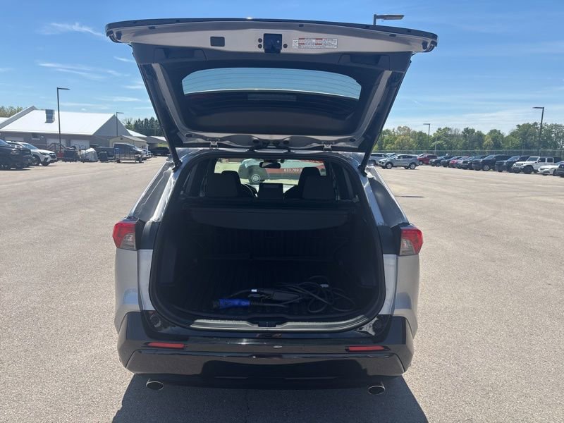 Used 2021 Toyota RAV4 SE w/ Weather & Moonroof Package AWD/4WD image 9