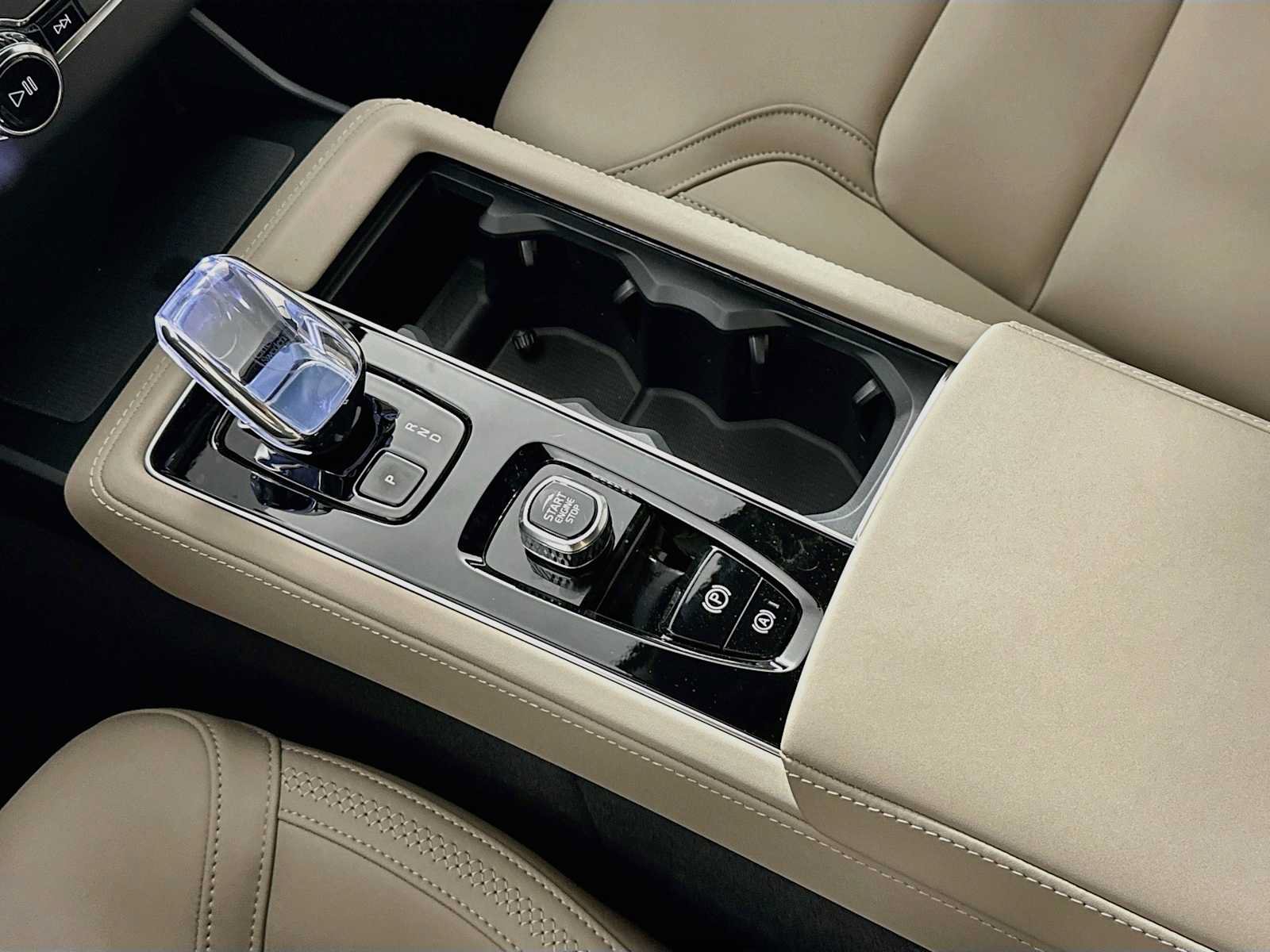 New 2027 Volvo XC90 B6 Plus AWD/4WD image 15