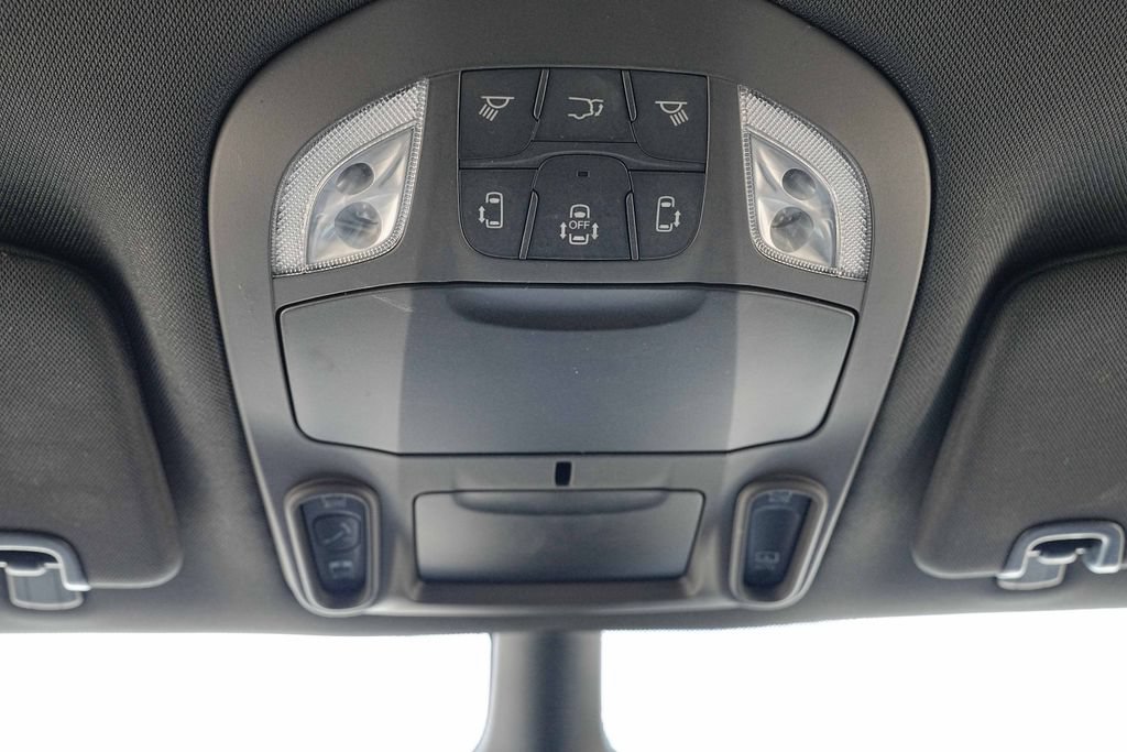 Used 2025 Chrysler Pacifica Limited FWD image 36