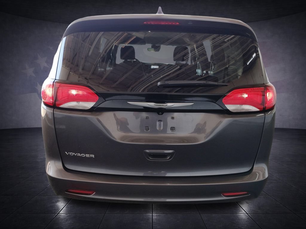 Used 2023 Chrysler Voyager LX FWD image 4