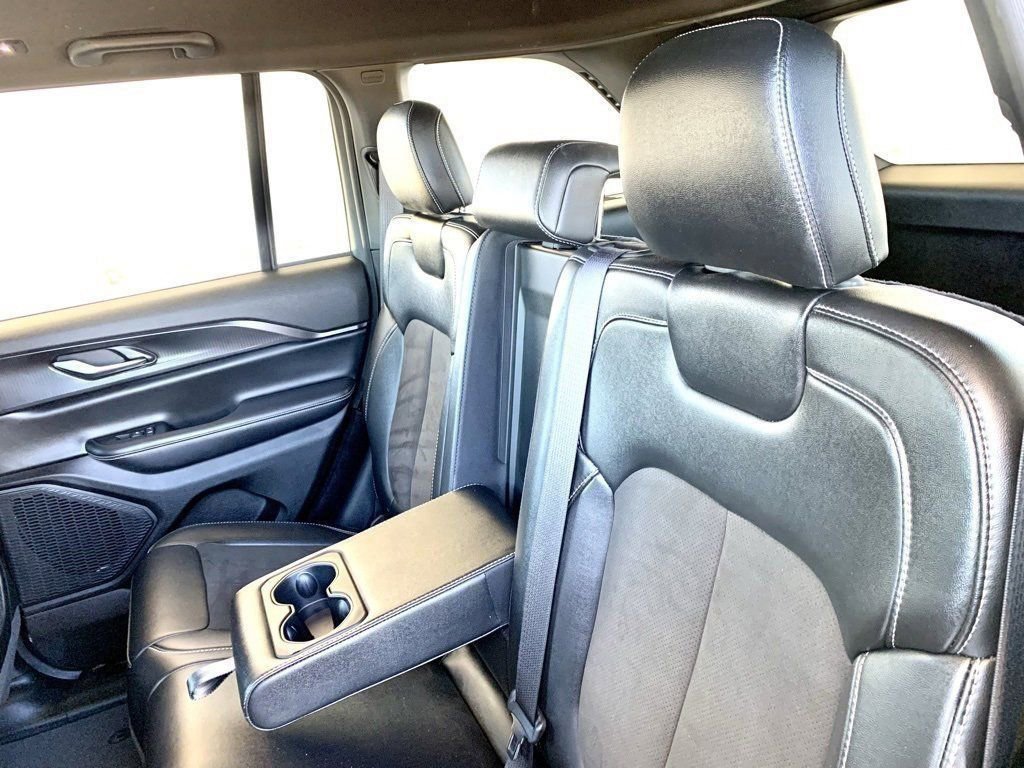 Used 2023 Jeep Grand Cherokee Altitude image 18