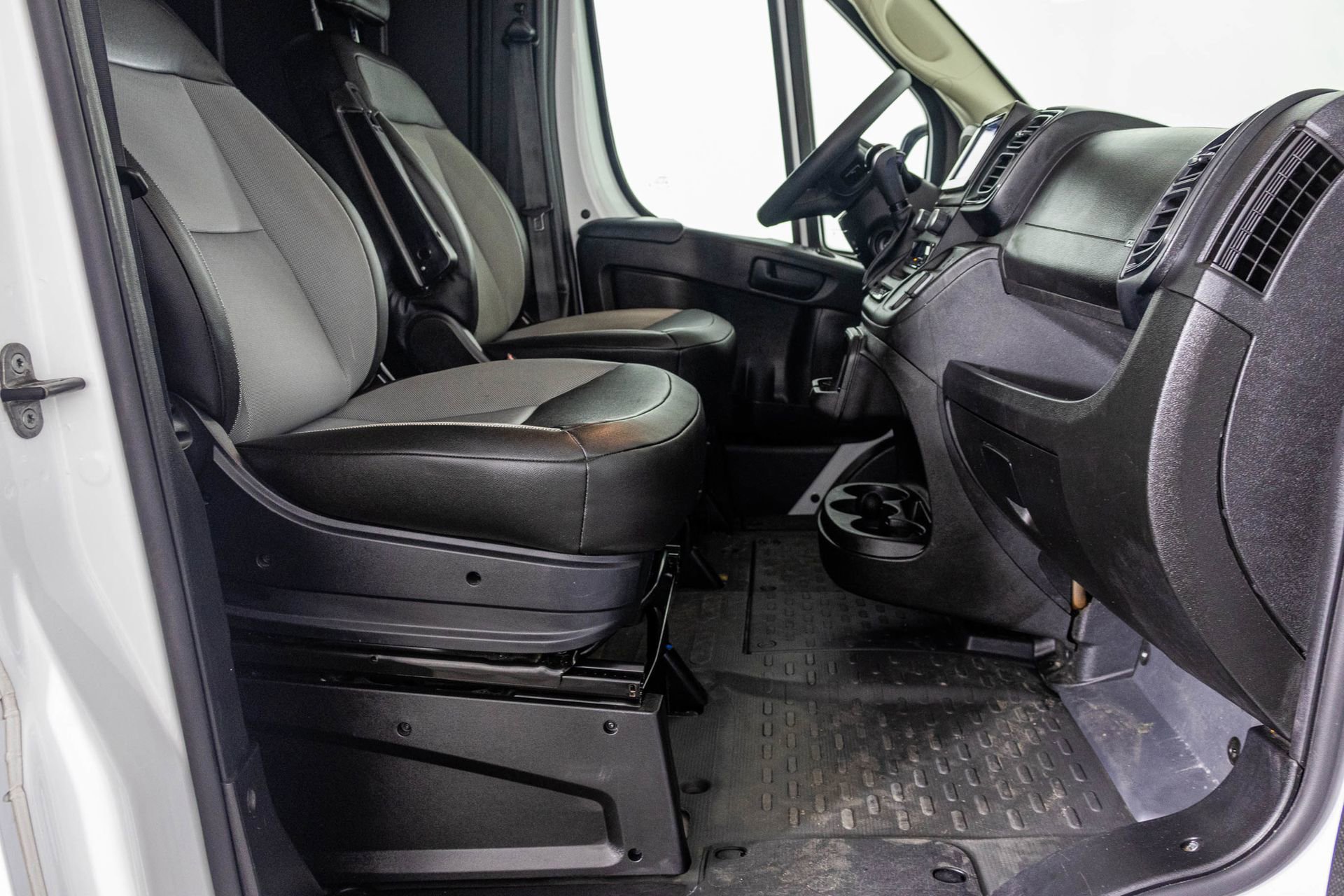 Used 2025 RAM ProMaster 2500 w/ Convenience Group FWD image 34