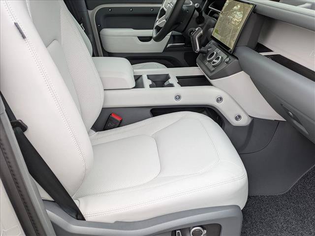 New 2026 Land Rover Defender 130 X-Dynamic SE AWD/4WD image 18