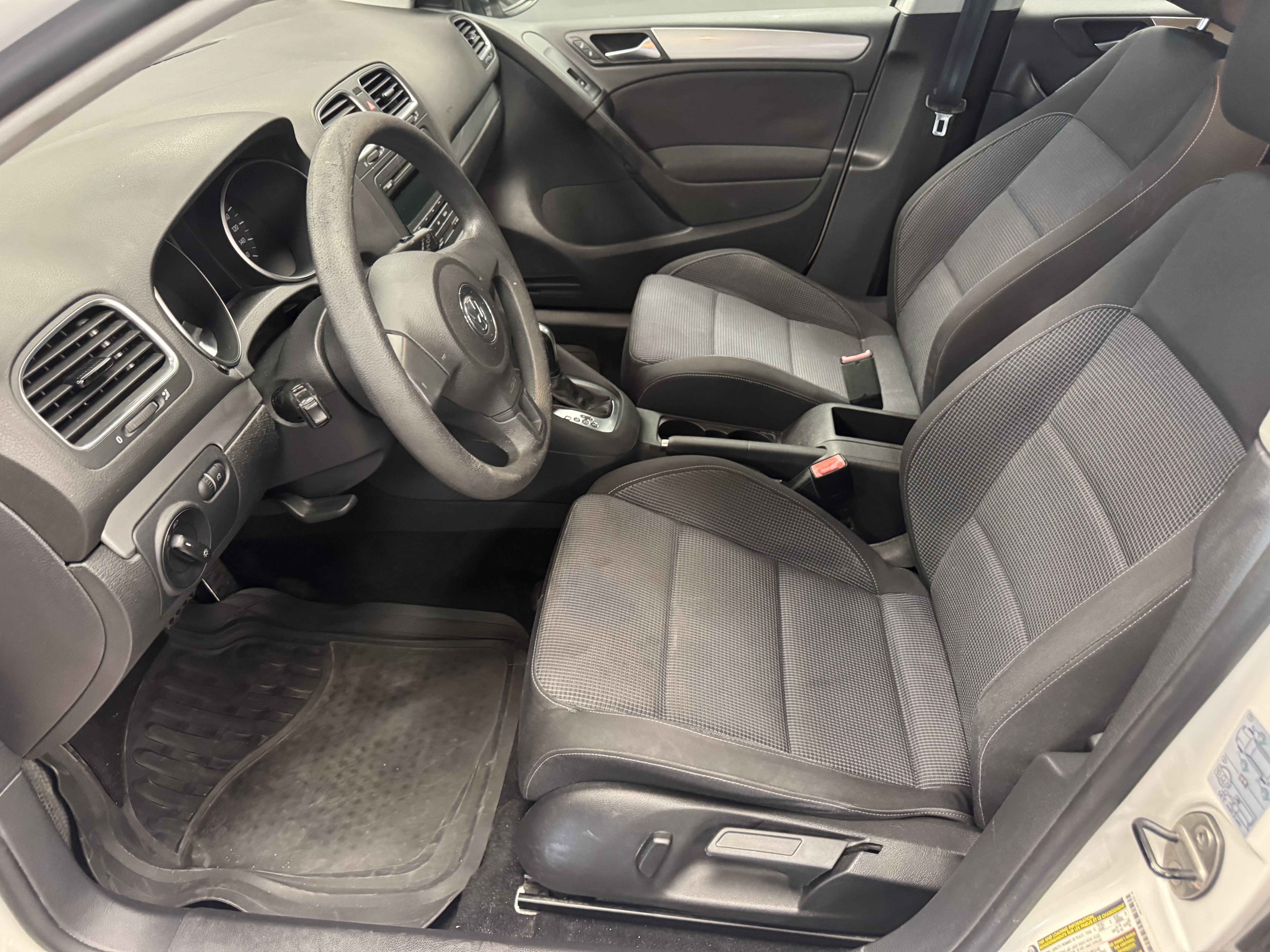 Used 2012 Volkswagen Golf 4-Door FWD image 9
