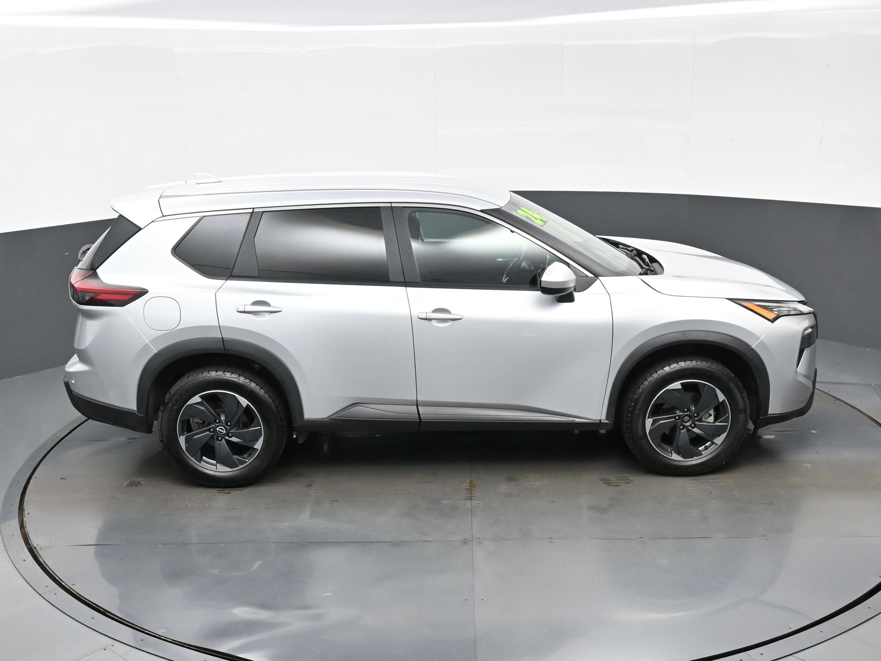 Used 2024 Nissan Rogue SV FWD image 38