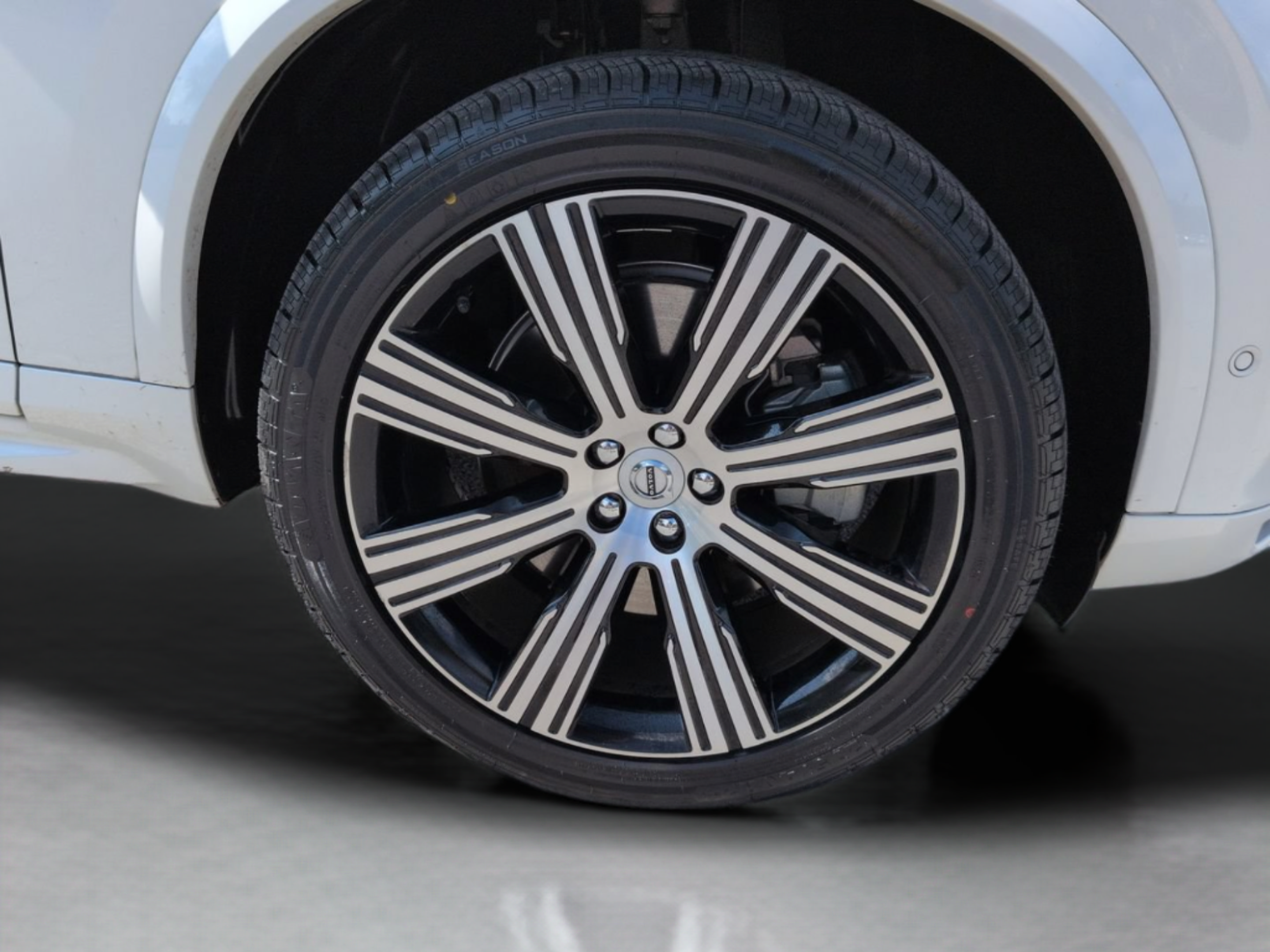 Used 2022 Volvo XC90 T8 Inscription w/ Advanced Package AWD/4WD image 13