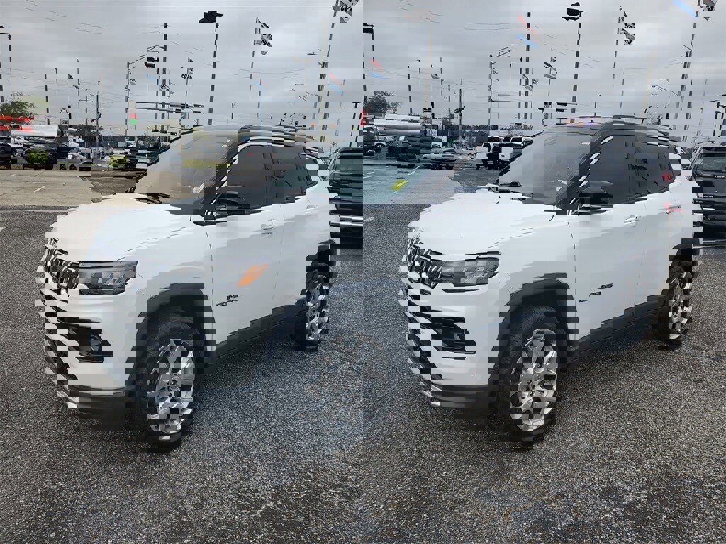 Used 2022 Jeep Compass Limited image 2