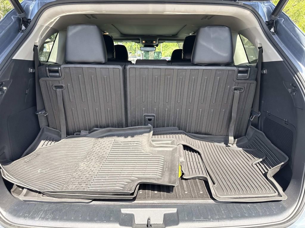 Used 2022 Toyota Highlander Platinum image 11