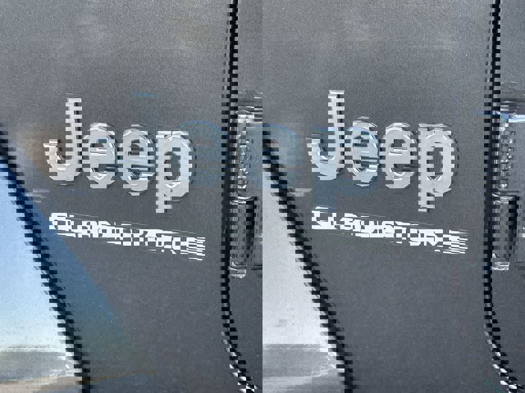 Used 2023 Jeep Gladiator Overland image 10