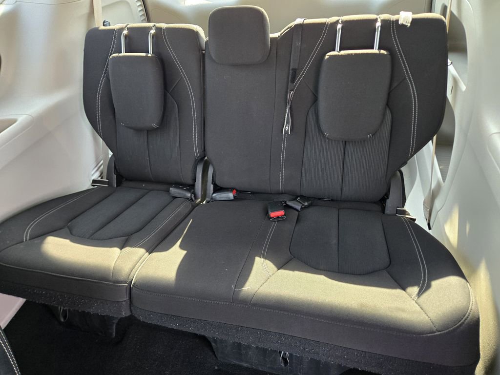 Used 2023 Chrysler Voyager LX image 19