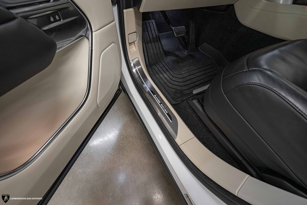 Used 2023 Land Rover Range Rover Long Wheelbase SE image 33