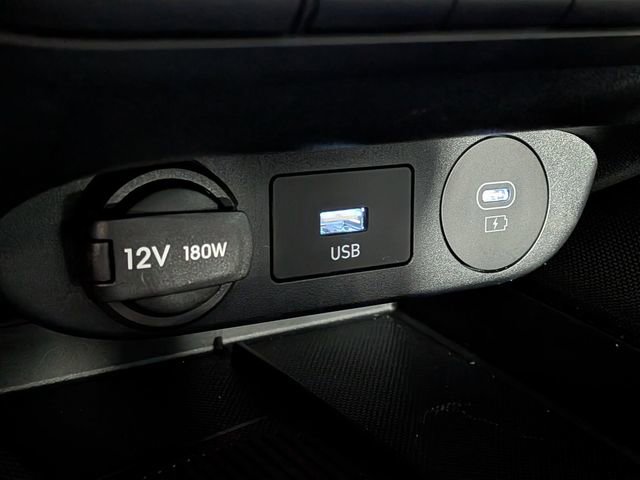 Used 2025 Hyundai Elantra Limited image 24
