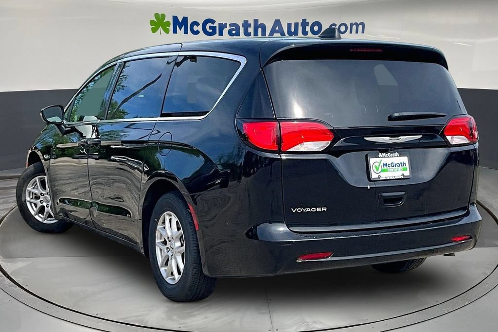 Used 2024 Chrysler Voyager LX FWD image 5
